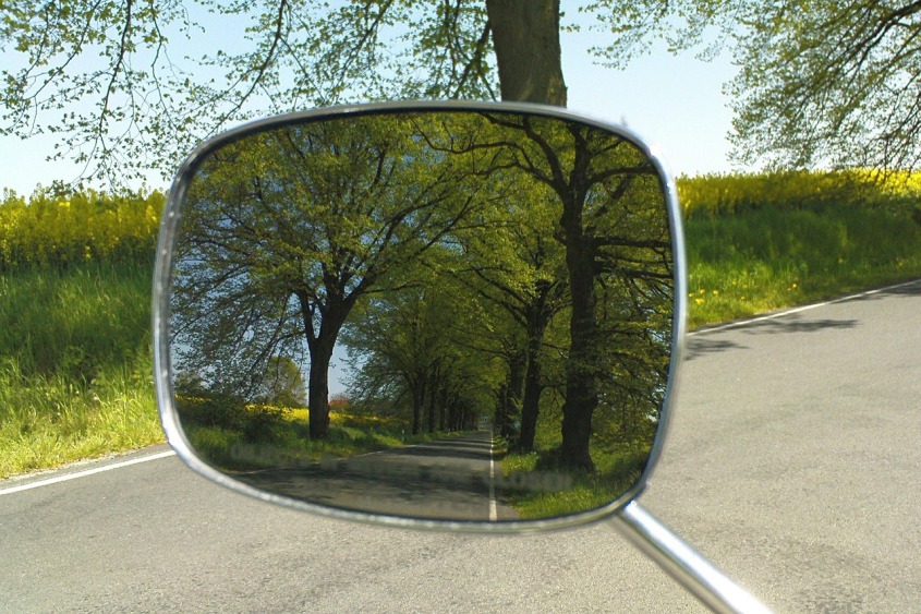 driving-mirror-472758_1280